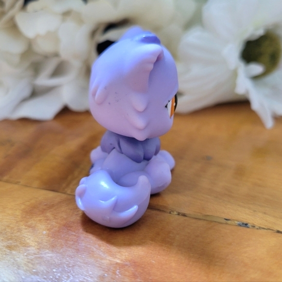 Littlest Pet Shop LPS #1771 Purple Cat Persian Kitten Orange Eyes 2007 - Picture 2 of 10